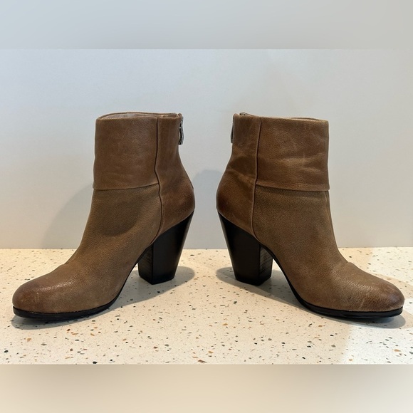 Vince Camuto Hadley‎ Leather Ankle Booties - Picture 9 of 13